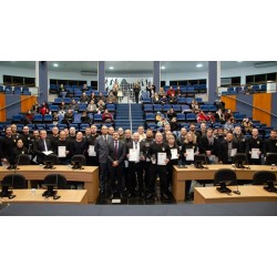 PCPR homenageia servidores com medalhas de serviço policial na Região Metropolitana de Curitiba